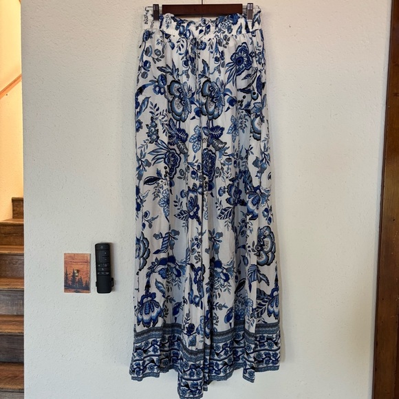 Floral Blue and White Women's Wide Leg, Skort, size M - Picture 2 of 5